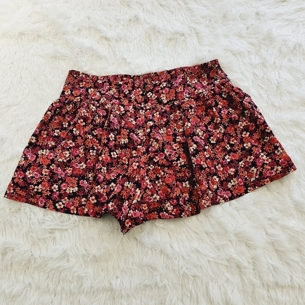 Express size 6 floral flowy swing shorts